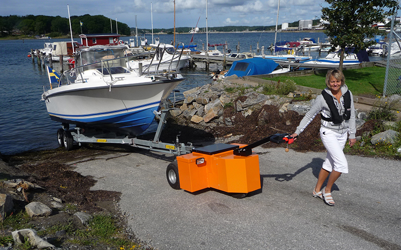 HD Trailer mover towing 2,000Kg boat trailer up slipway in Sweden