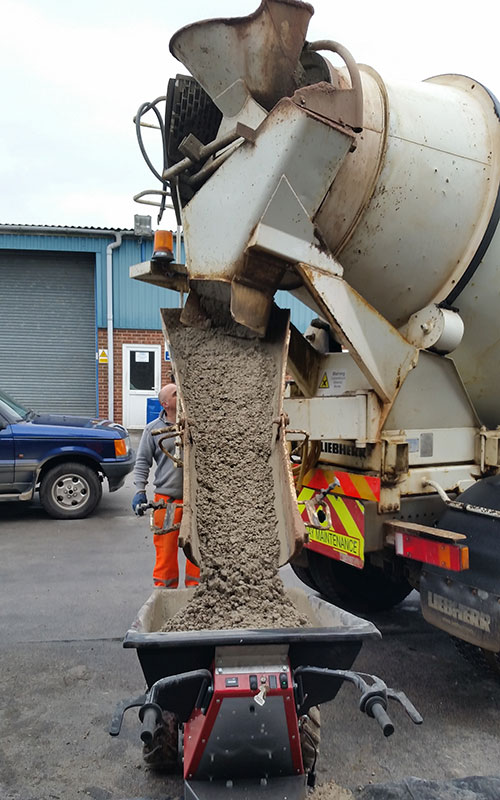 Loading MUV Electric Wheelbarrow with concrete from delivery lorry