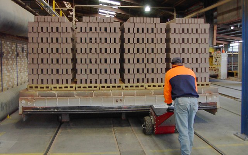 Power Pusher moving brick kiln car for Austral Brick